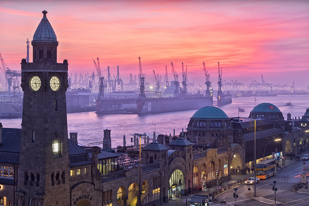 Abenddämmerung am Hafen