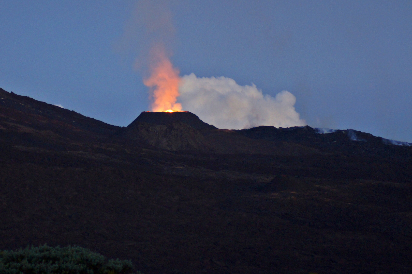 Abenddämmerung am Piton de la Fournaise