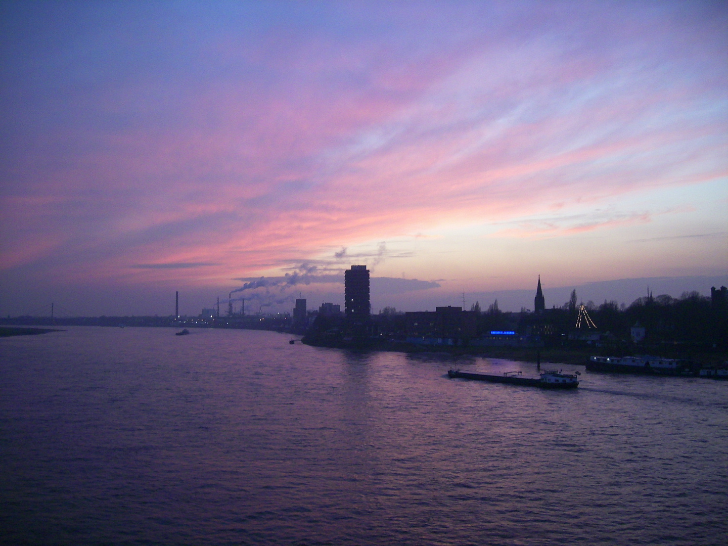 Abenddämmerung am Rhein