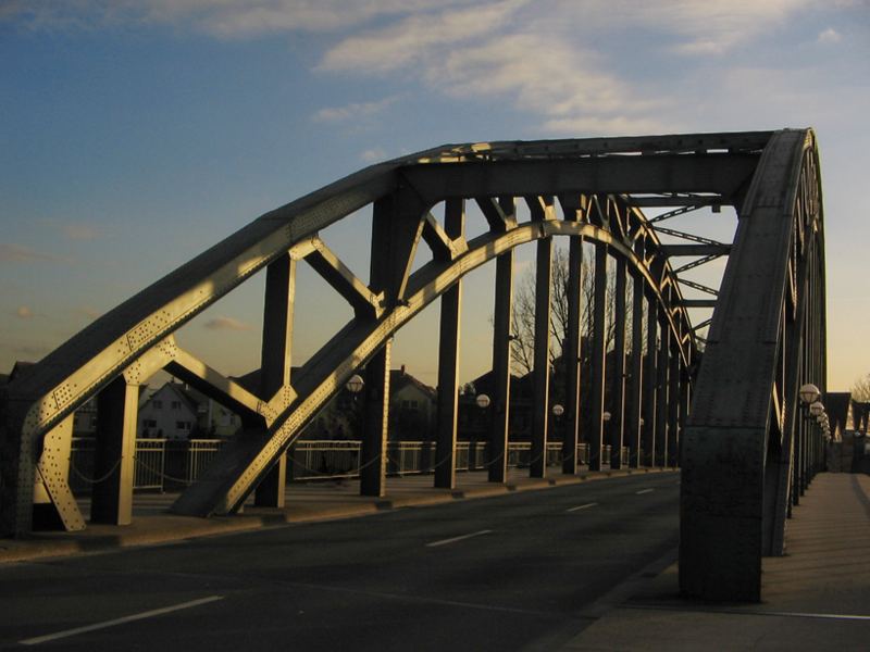 Abenddämmerung an der Weserbrücke