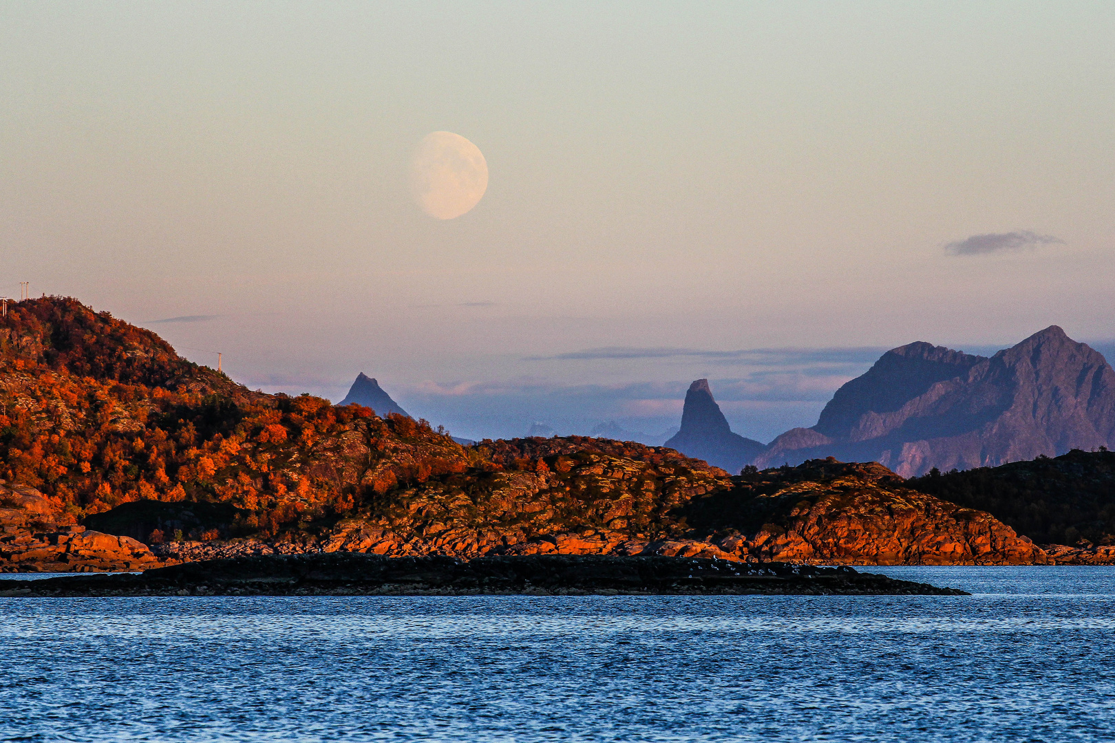 Abenddämmerung auf den Lofoten