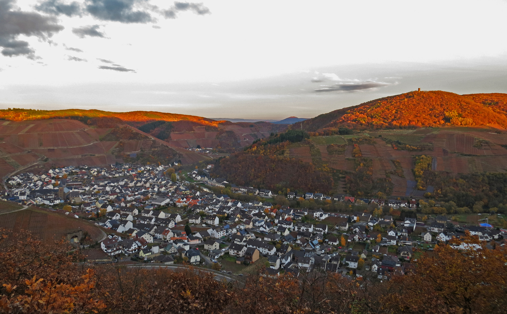 Abenddämmerung bei Dernau