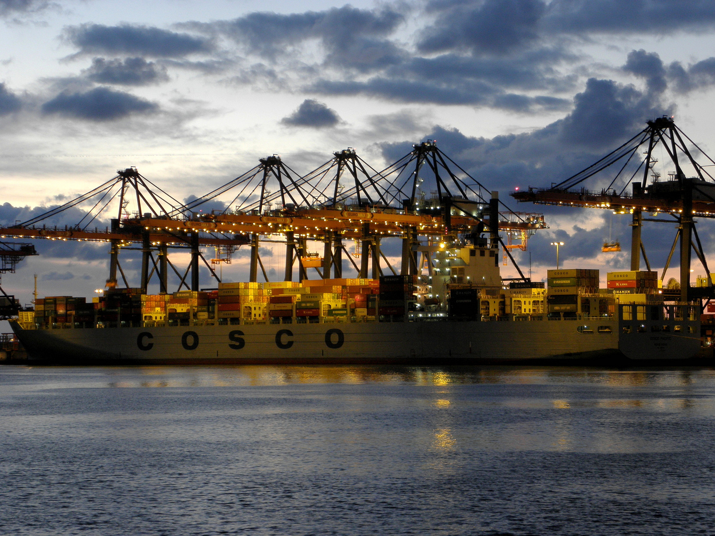 "...Abenddämmerung..." COSCO Pacific IMO 9355551