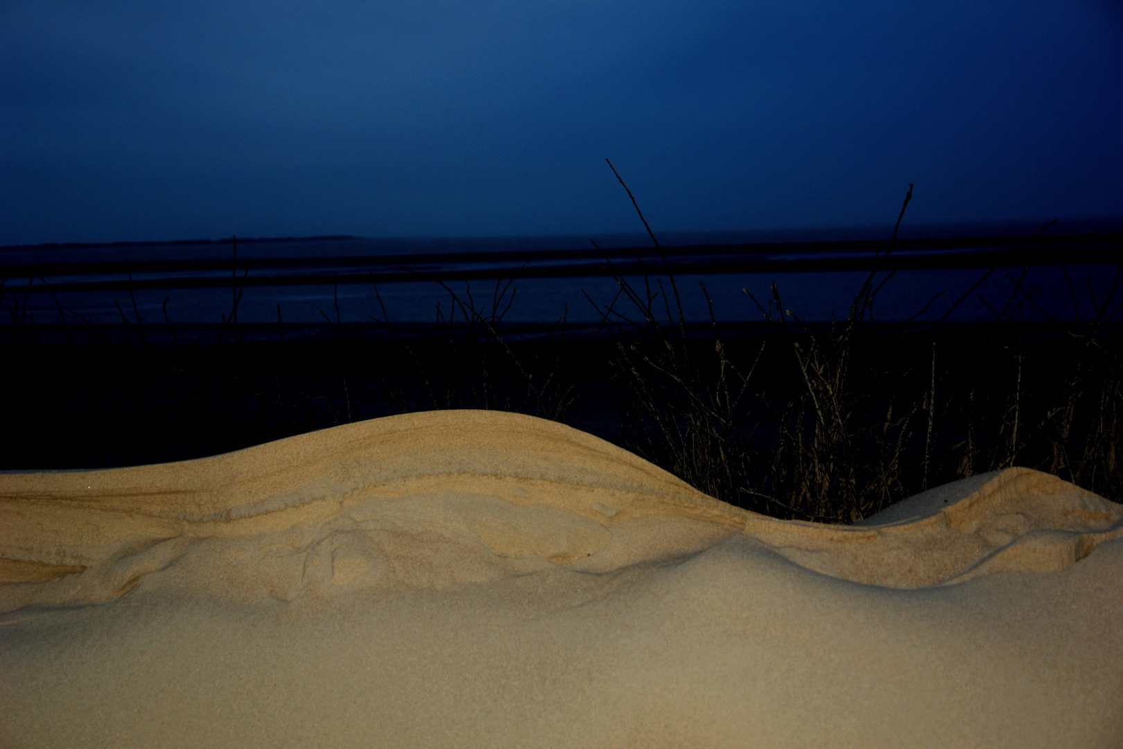 Abenddämmerung hinter dem Sand