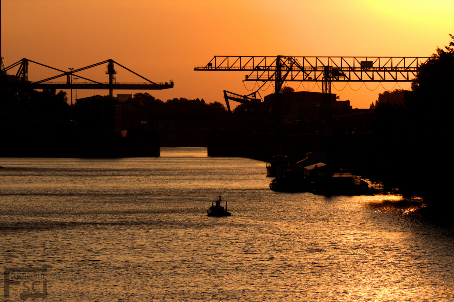 Abenddämmerung im Hafen