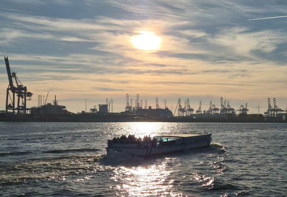 Abenddämmerung im Hamburger Hafen