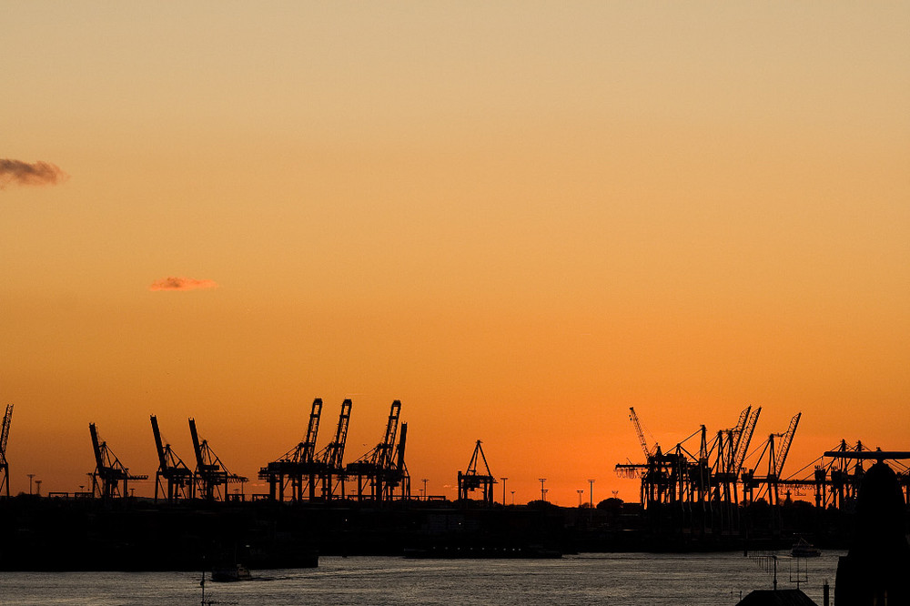 Abenddämmerung im Hamburger Hafen