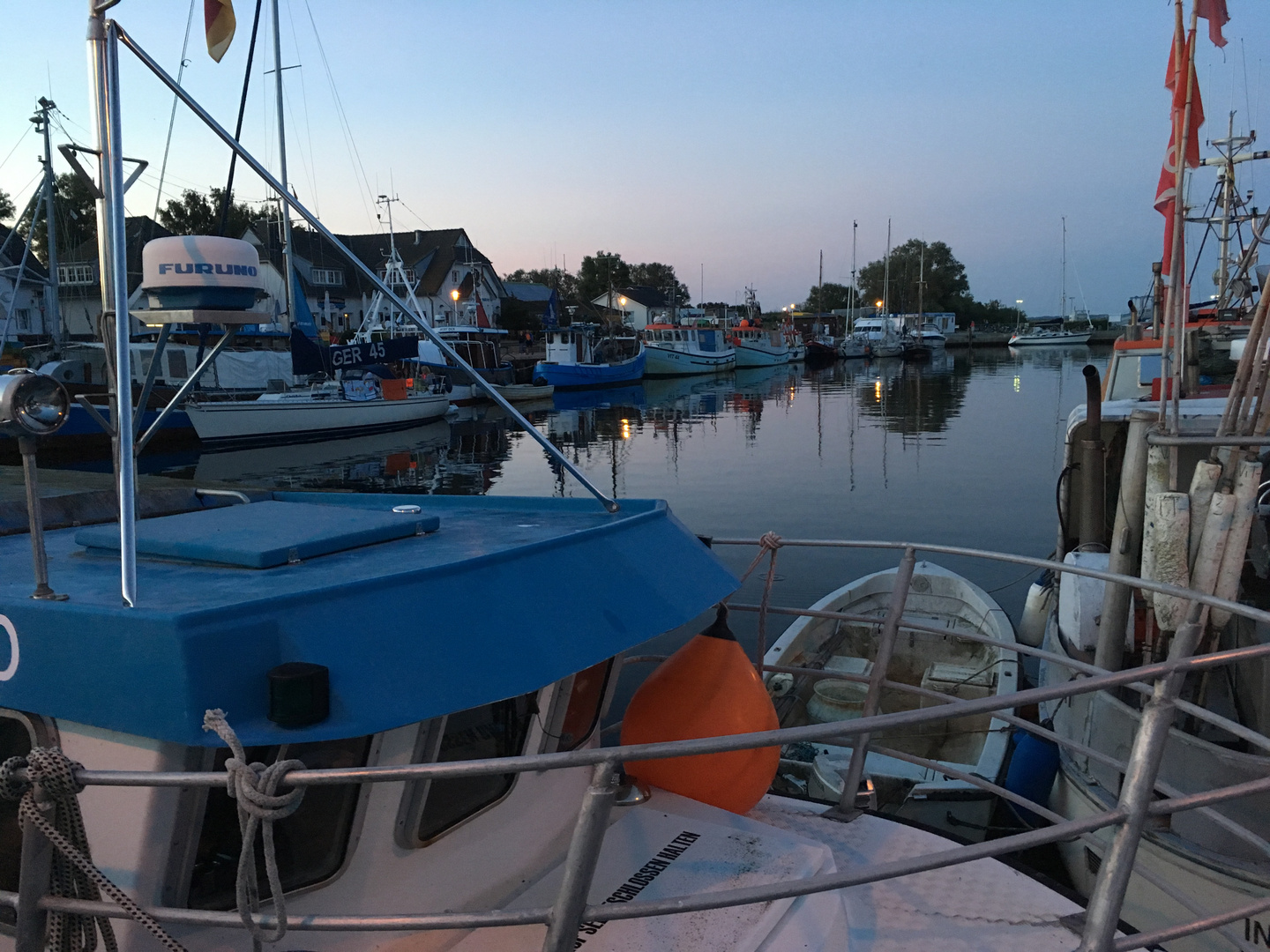 Abenddämmerung in Vitte auf der Ostseeinsel Hiddensee