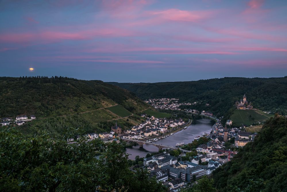 *Abenddämmerung über Cochem*