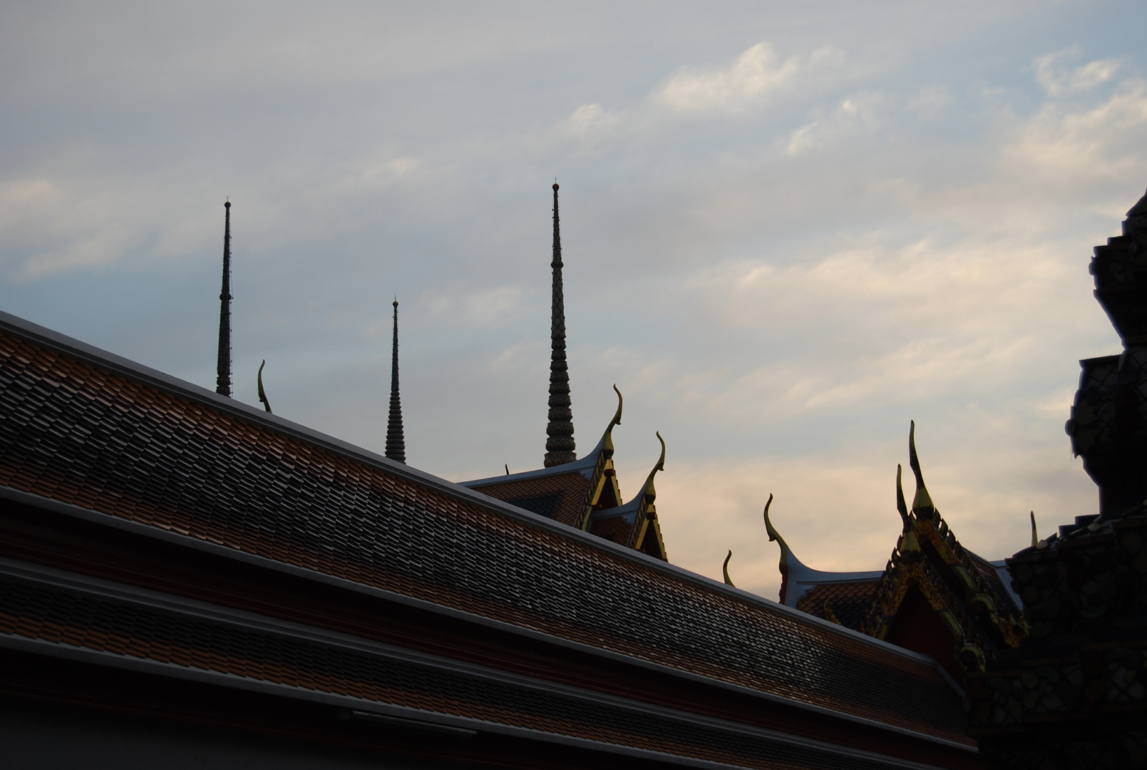 Abenddämmerung über dem Tempel