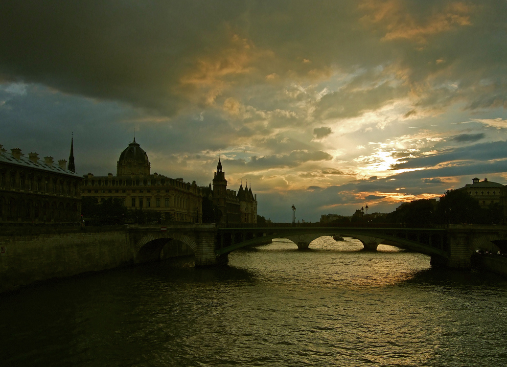 Abenddämmerung über der Seine