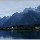 Abenddämmerung um 16.35h im Raftsund,