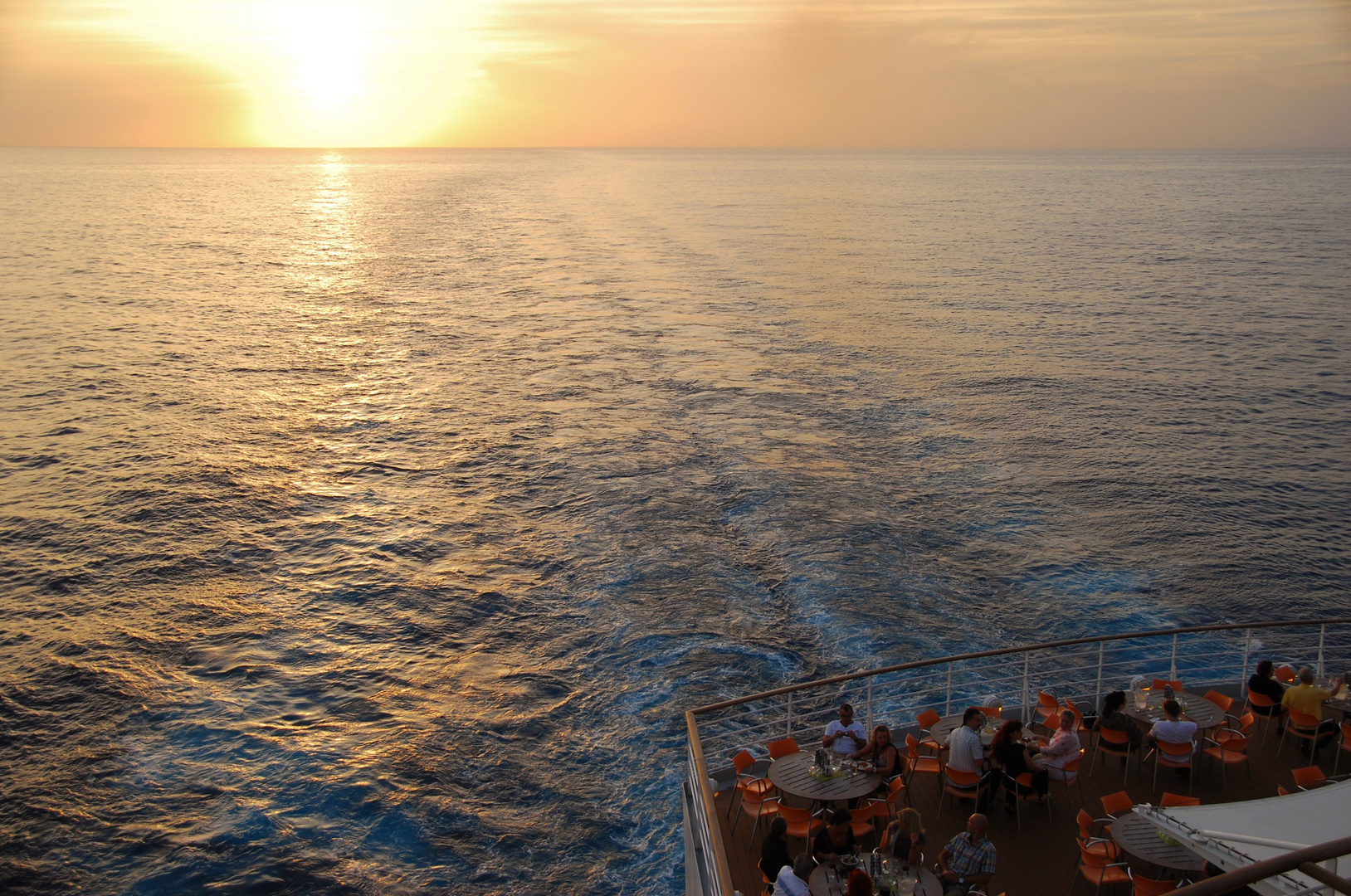 Abendessen beim Sonnenuntergang