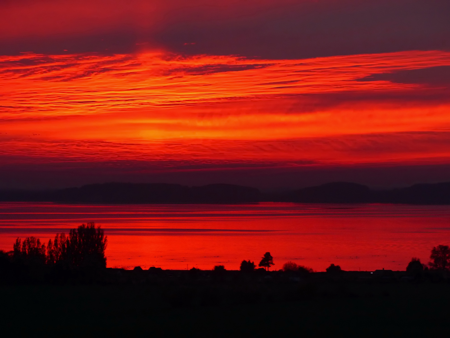 Abendfeuer überm Bodden