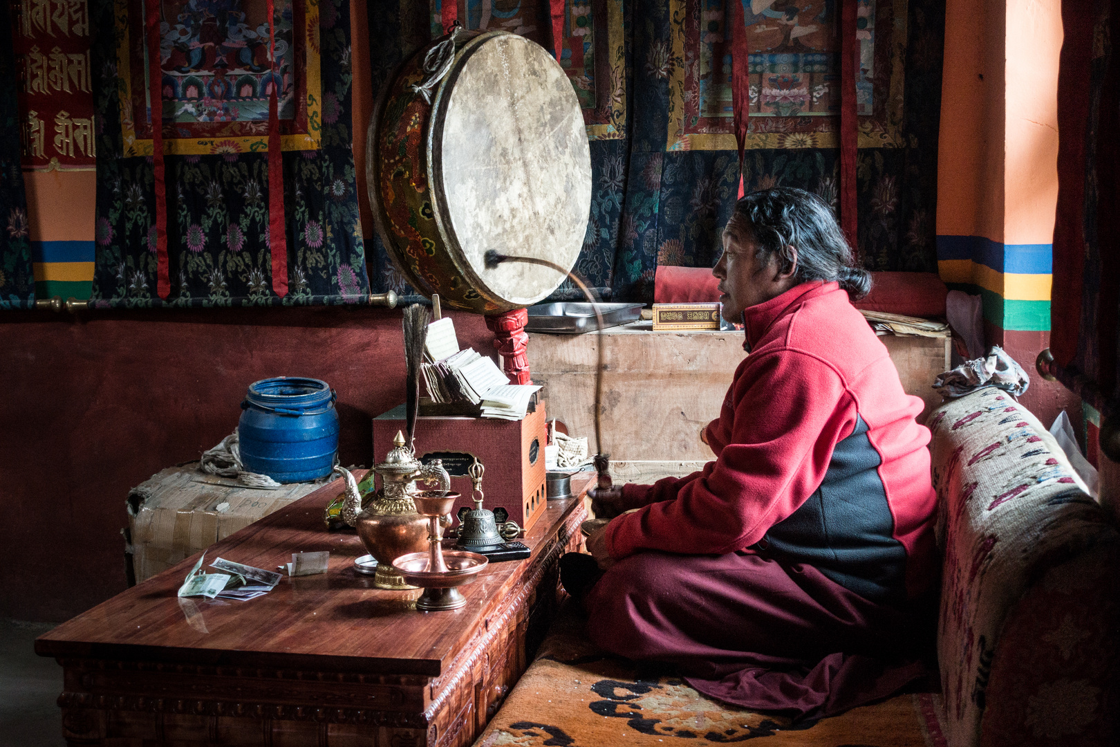 Abendgebet in der Zutul Puk Gompa, Kailas-Kora, Tibet