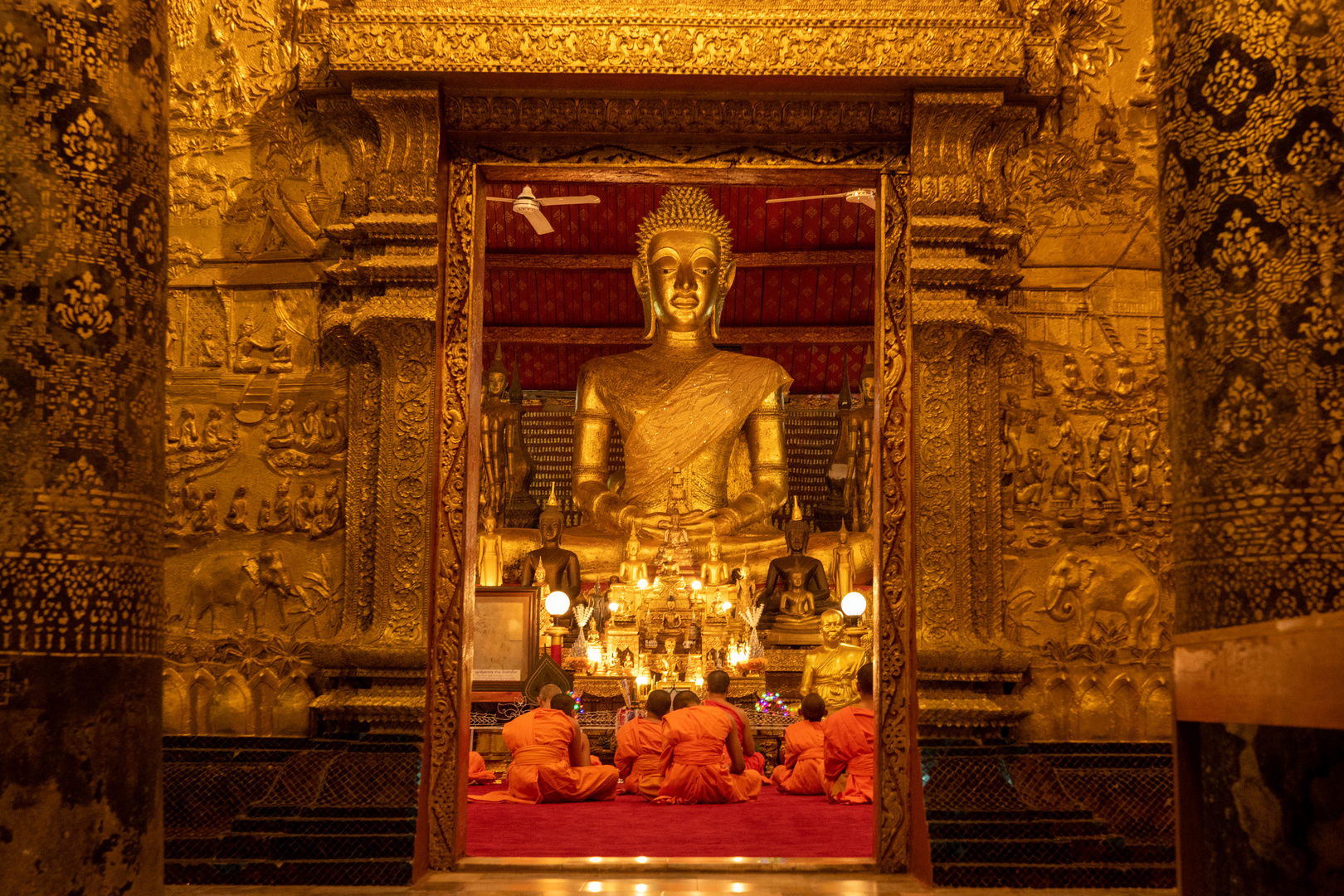 Abendgebet Wat May Luang Prabang Laos