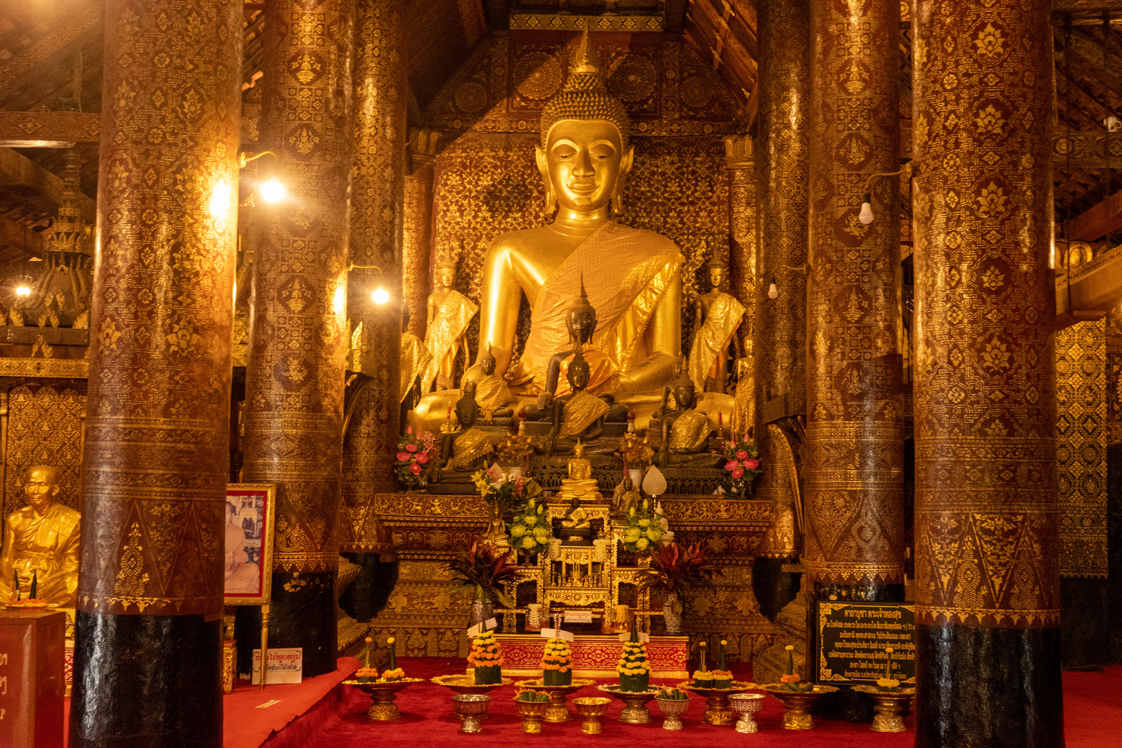 Abendgebet Wat Xieng Thong Luang Prabang Laos