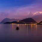 Abendgewitter in den Bergen hinter dem Iseo-See