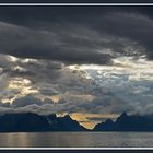 Abendhimmel an der norwegischen Nordmeerküste