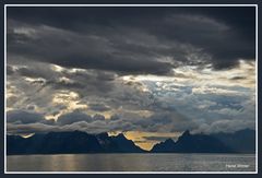 Abendhimmel an der norwegischen Nordmeerküste