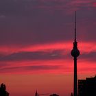 Abendhimmel mit Fernsehturm in Berlin