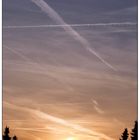 -Abendhimmel- mit Kondensstreifen