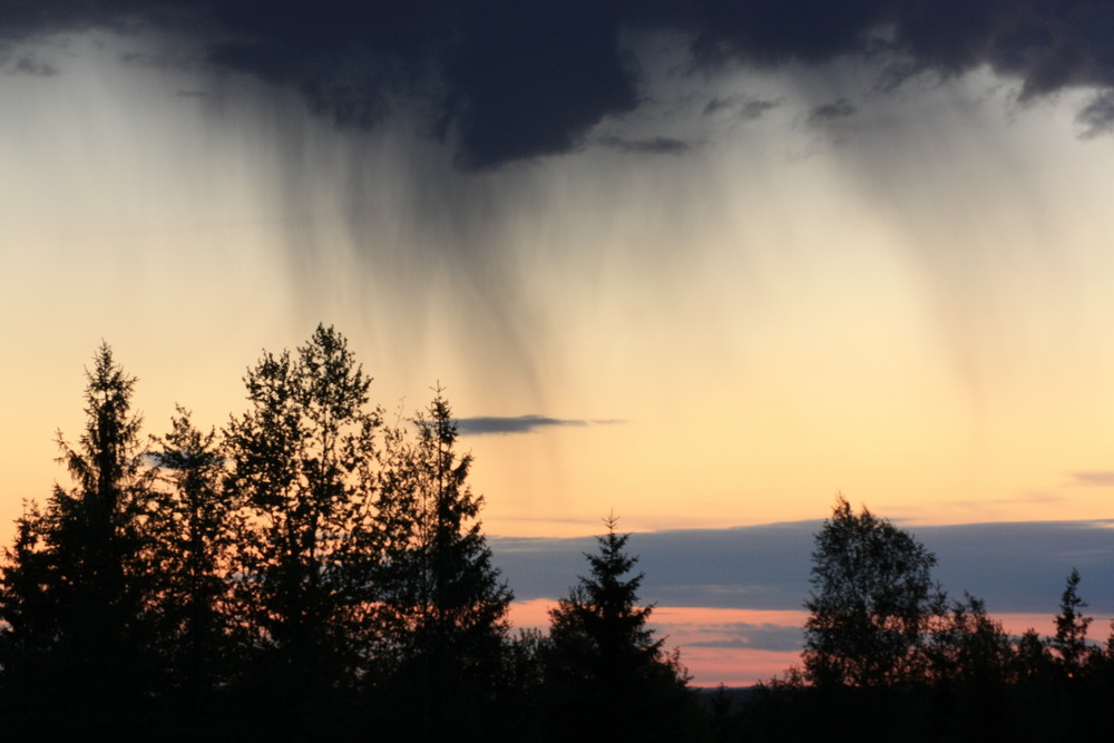 Abendhimmel mit Regenwolken