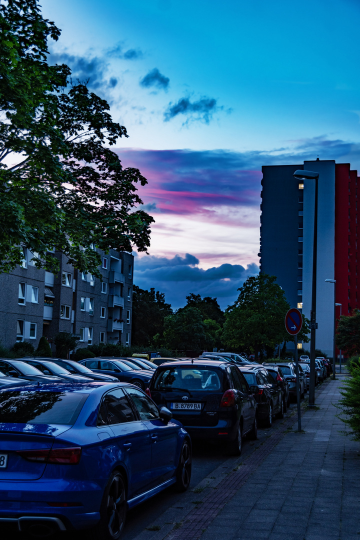 Abendhimmel über Braunschweiger Wohngebiet