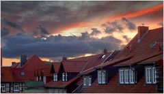 Abendhimmel über Dächern