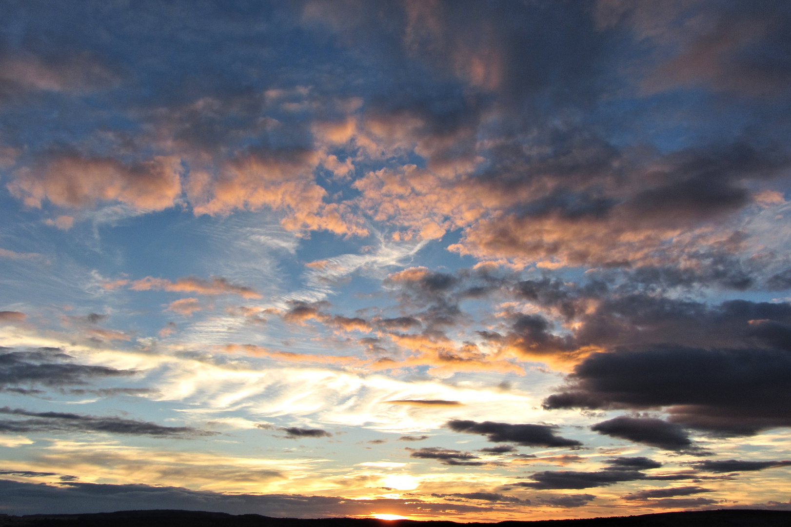 Abendhimmel über dem Massiv La Clape