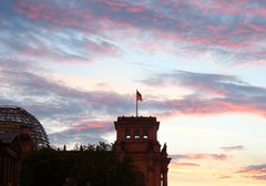 Abendhimmel über dem Reichstag