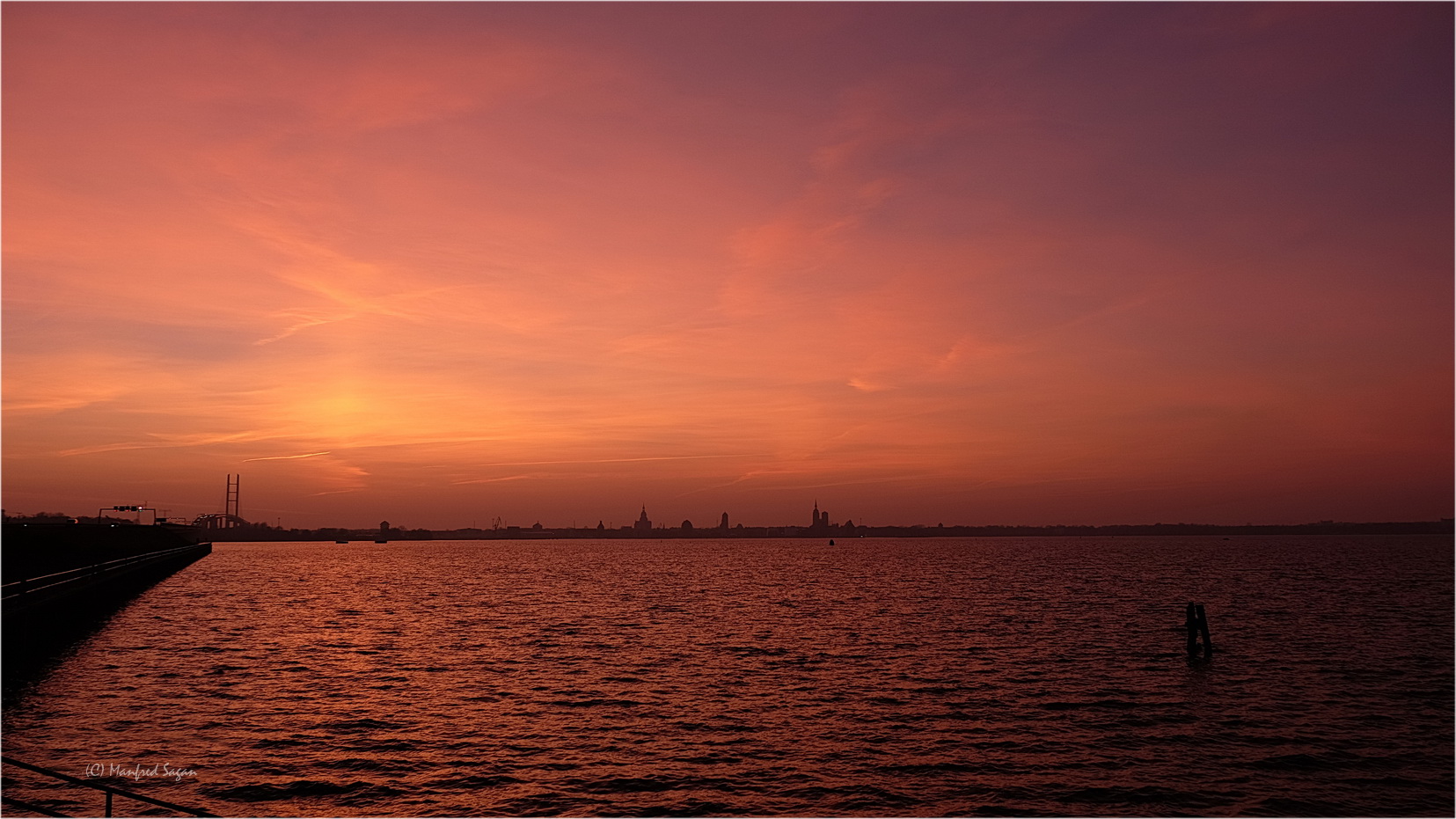 Abendhimmel über dem Strelasund... 