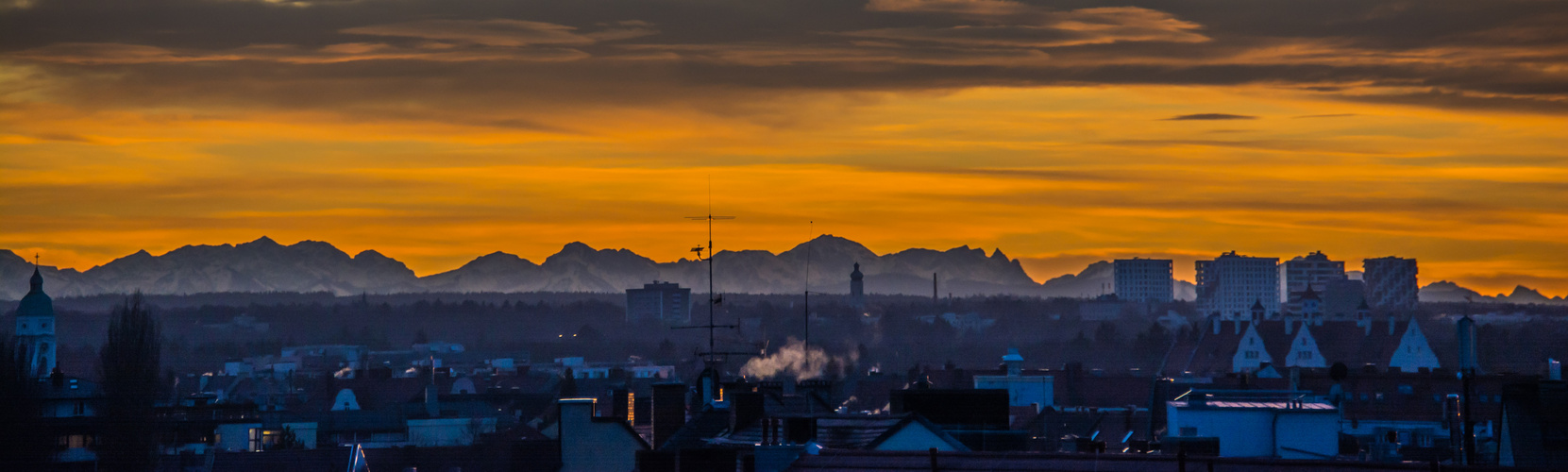 Abendhimmel über den Alpen