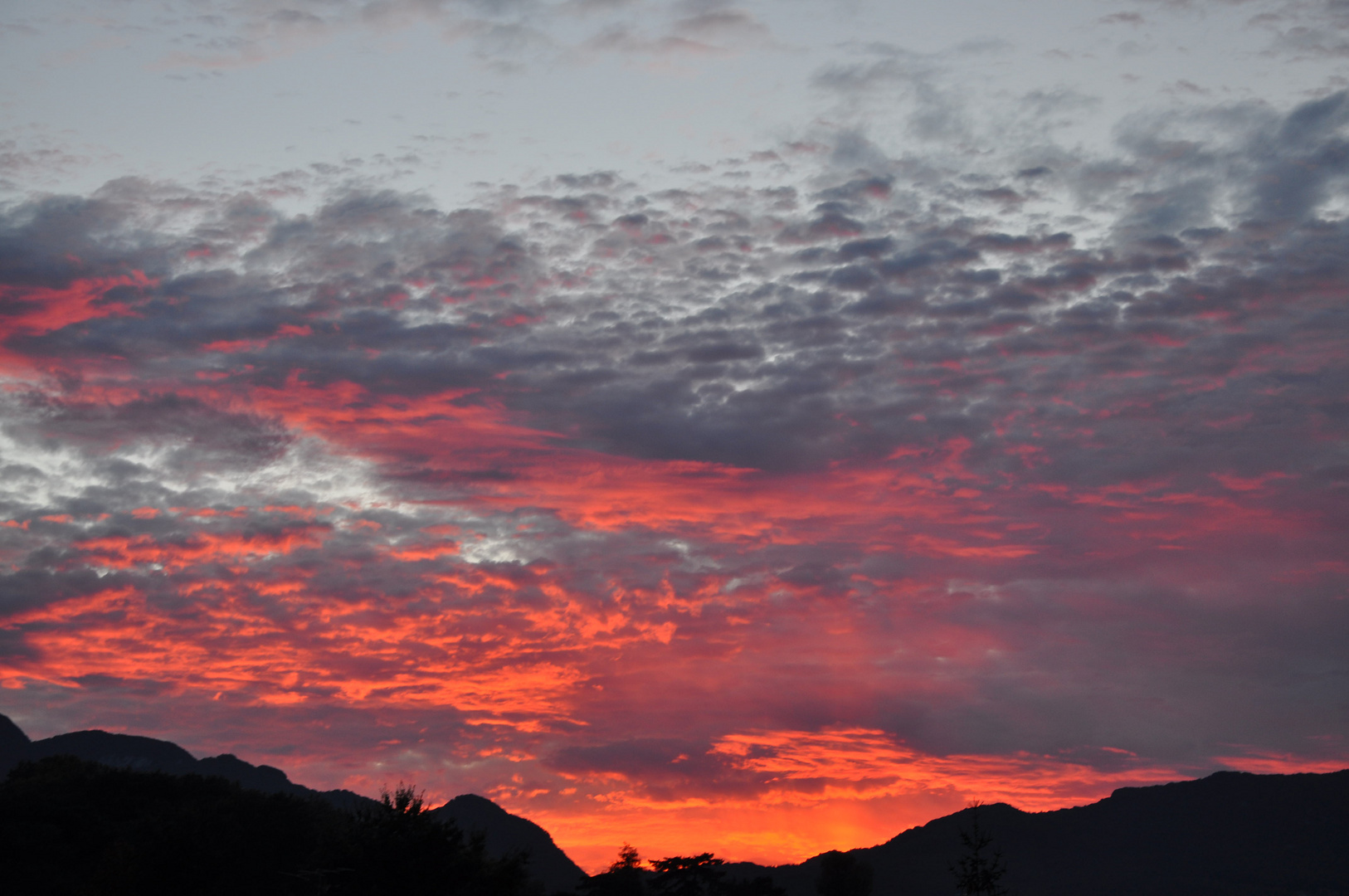 Abendhimmel über den Bergen