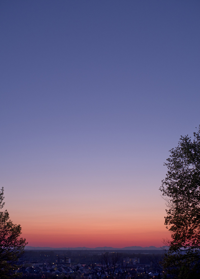 Abendhimmel über der Rheinebene