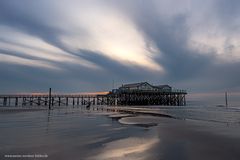 Abendhimmel über der Strandbar