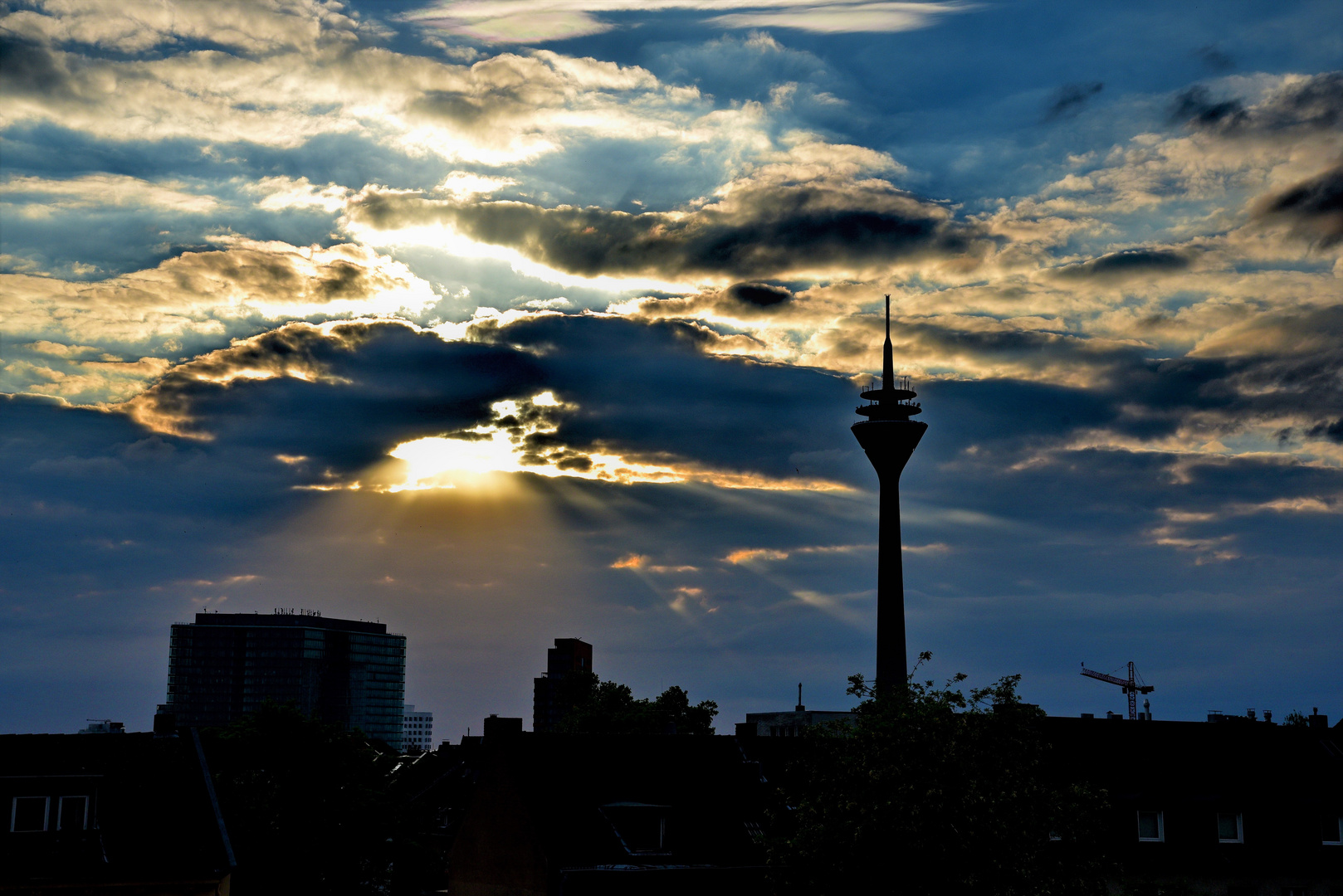 Abendhimmel über Düsseldorf 