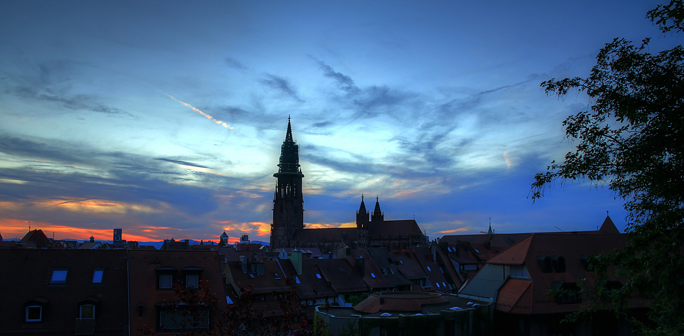 Abendhimmel über Freiburg im Breisgau