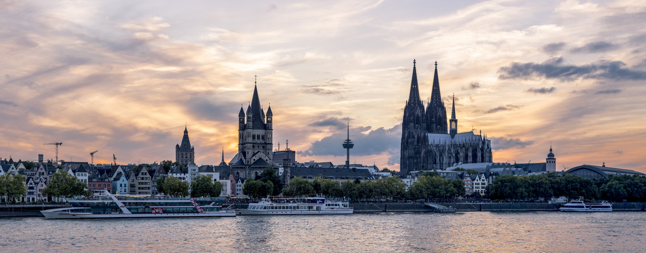 Abendhimmel über Köln