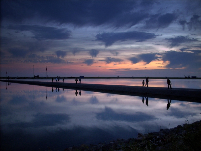 Abendhimmel über Wasser