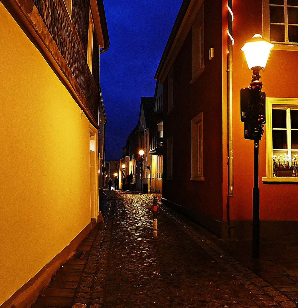 Abendliche Altstadtgasse