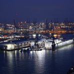 abendliche blaue Stunde im Hamburger Hafen