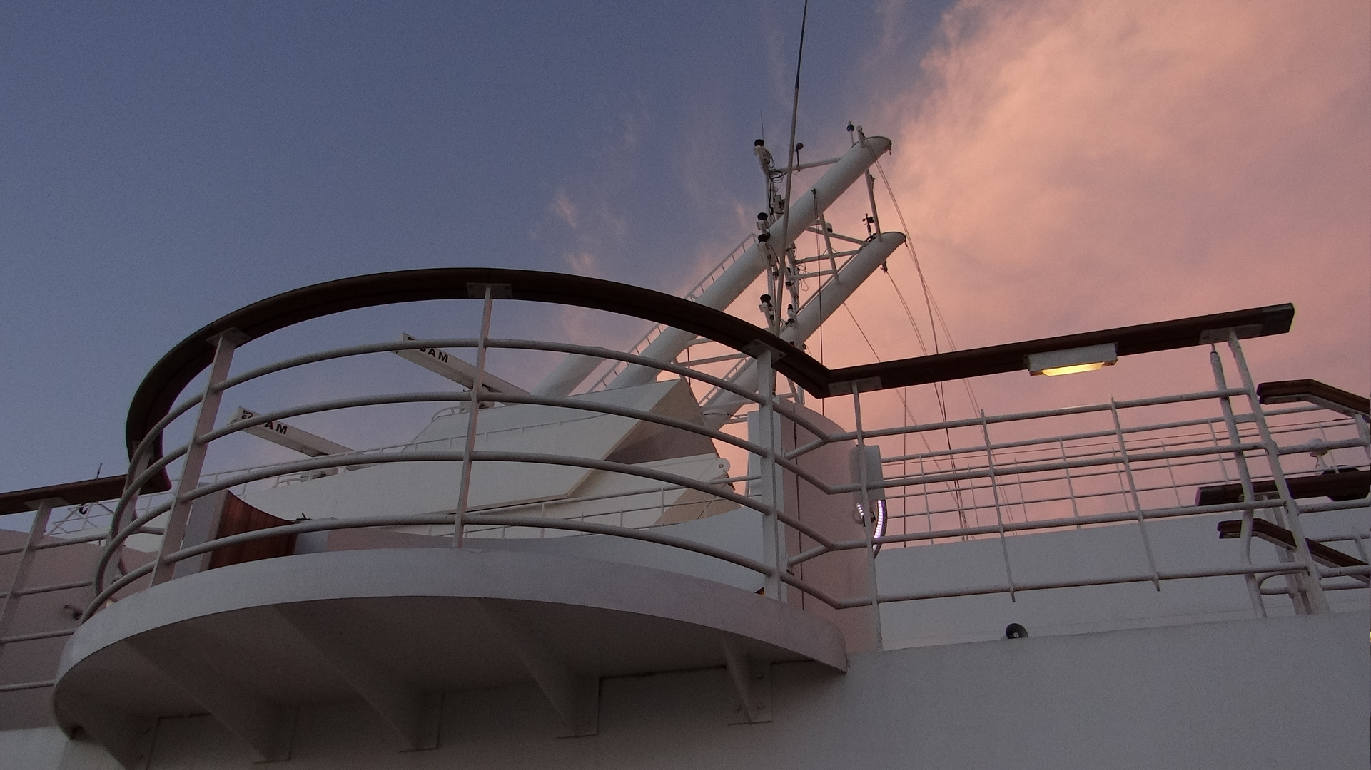 Abendliche Details der Mein Schiff 2