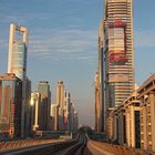 Abendliche Fahrt mit der Metro in Dubai