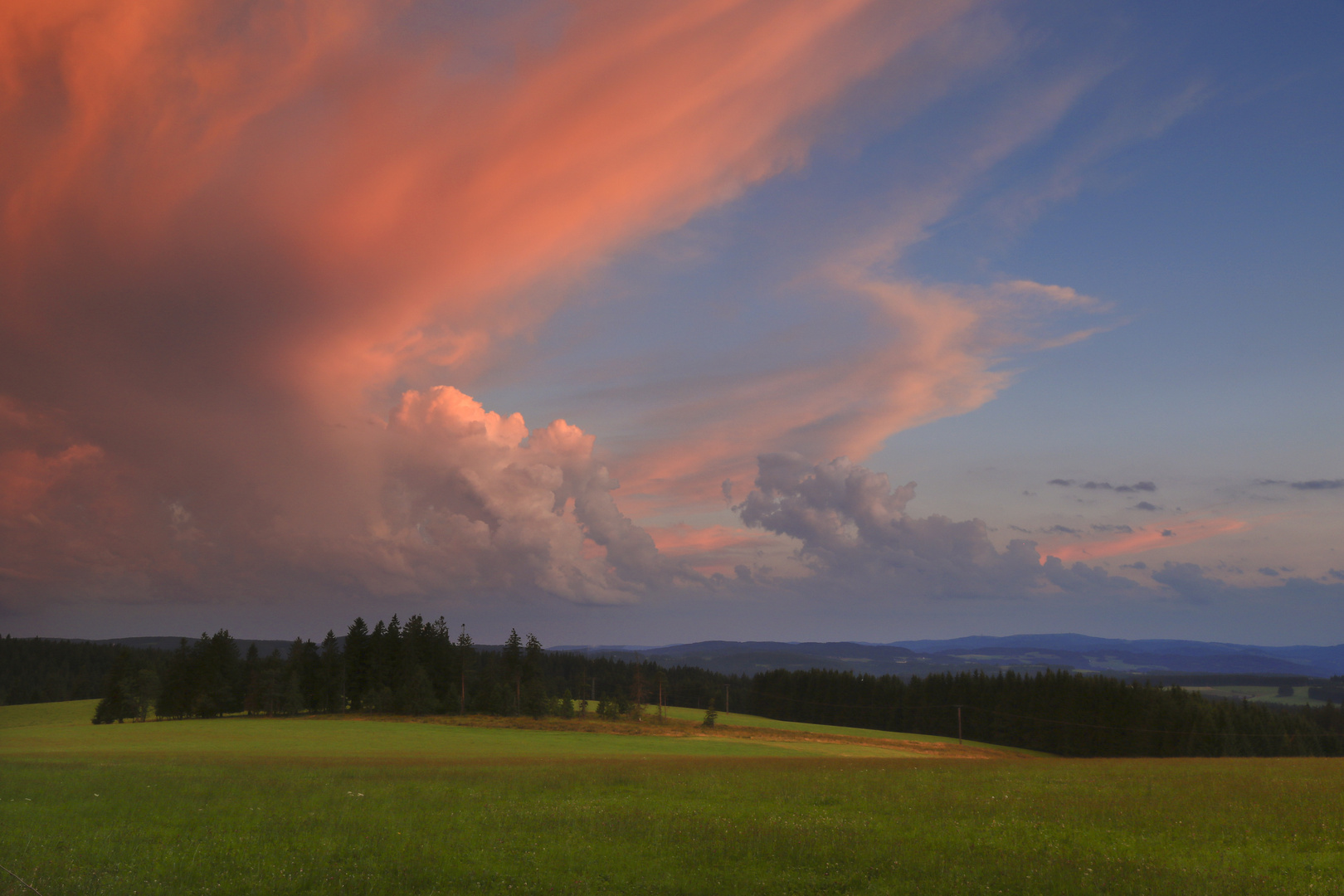 Abendliche Gewitterzelle