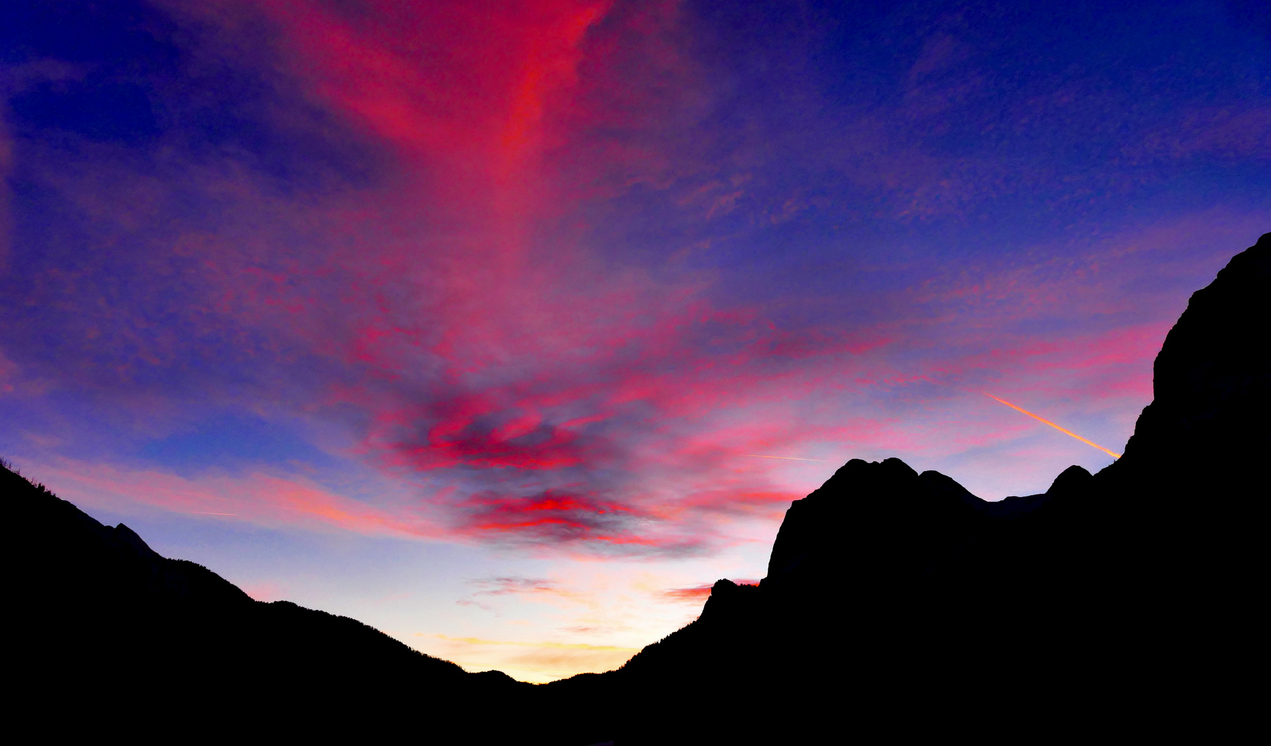 Abendliche Kontraste im Gebirge