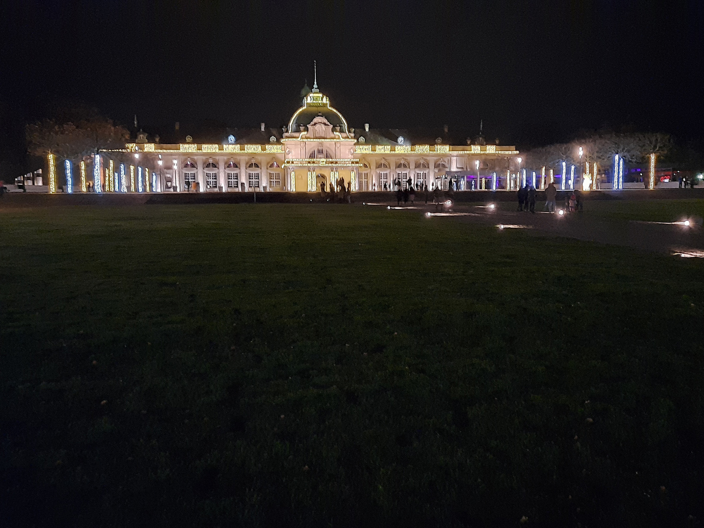 Abendliche Lichterstimmung im Kurpark von Bad Oeynhausen