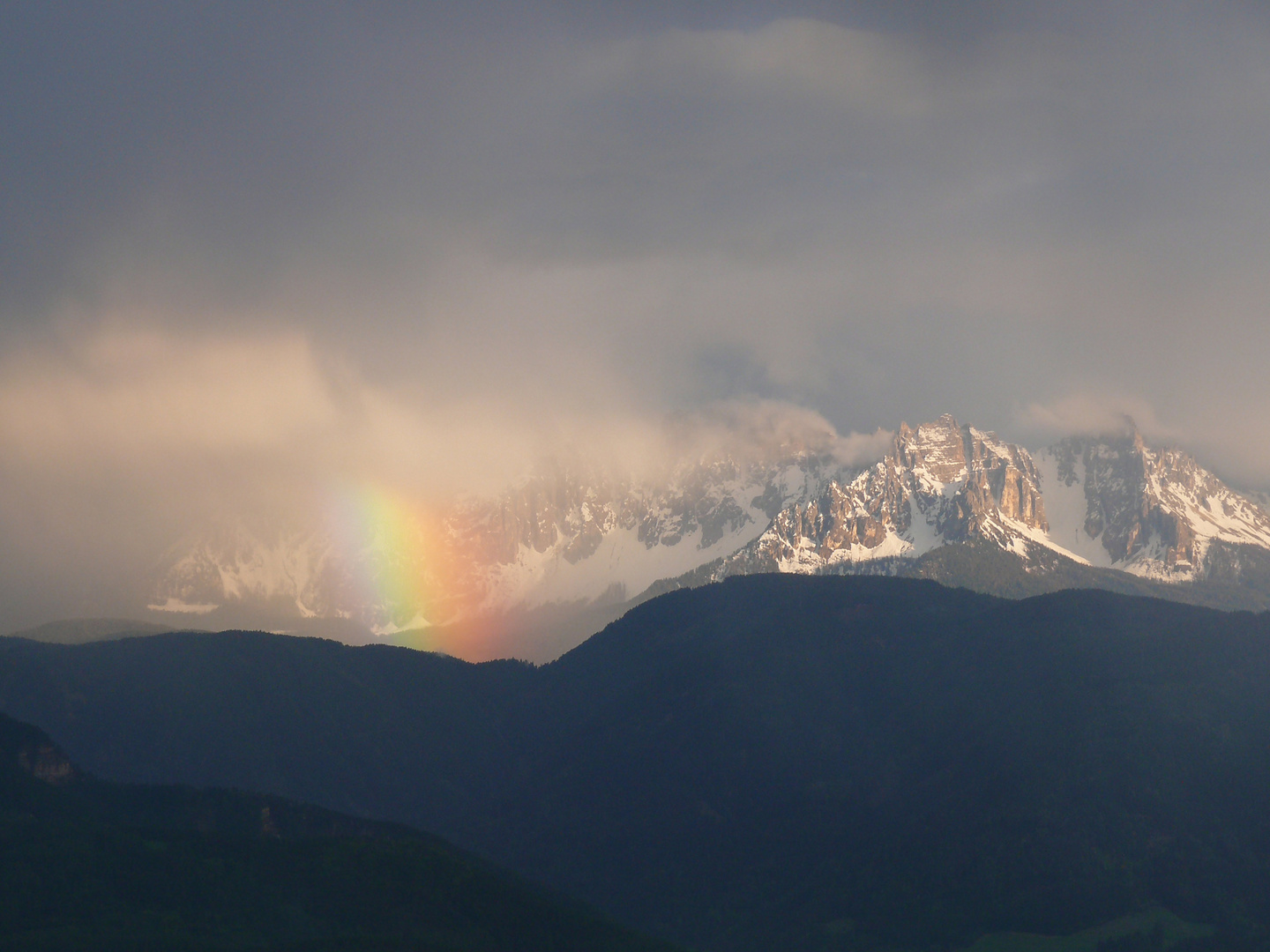 Abendliche Lichtshow der Dolomiten