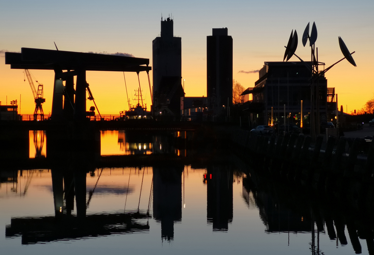 Abendliche Lichtstimmung im Husumer Hafen