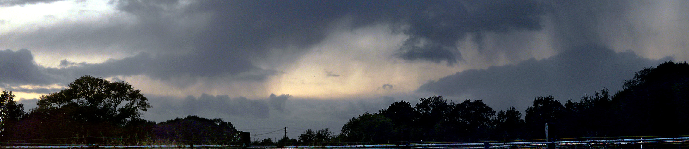 abendliche Regenwolken